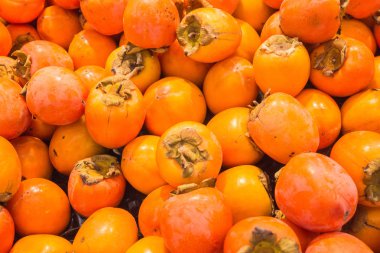 Süpermarkette taze hurma