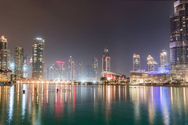 Su birikintisi yakın Uluslararası Dubai Kongre ve Sergi Sarayı, Dubai, Birleşik Arap Emirlikleri