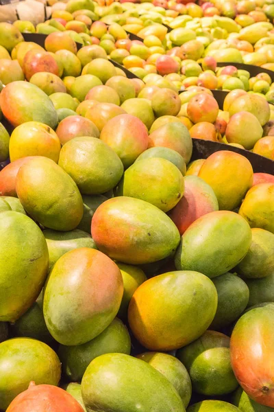 Süpermarkette Mango — Stok fotoğraf