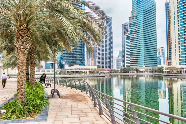 Jumeirah Lake Towers-området i Dubai, Förenade Arabemiraten — Stockfoto