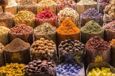 Baharat yerel Asya piyasada bir sürü 