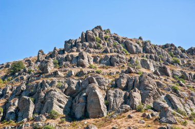 yüksek kayalık dağ 