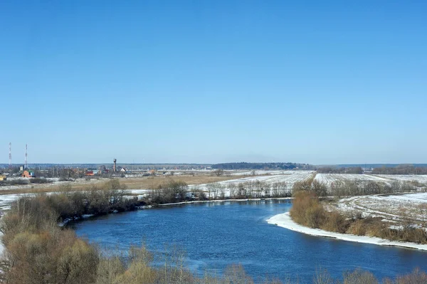 Río Oka en primavera — Foto de Stock