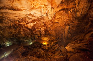 Mamut mağarası olarak da bilinen Emine-Bayir-Hasar Kırım 'daki en büyük mağaradır.