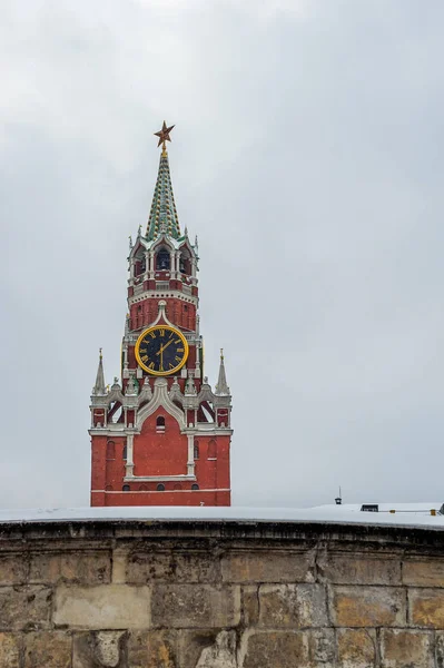 겨울에 붉은 광장 타워의 보기 — 스톡 사진