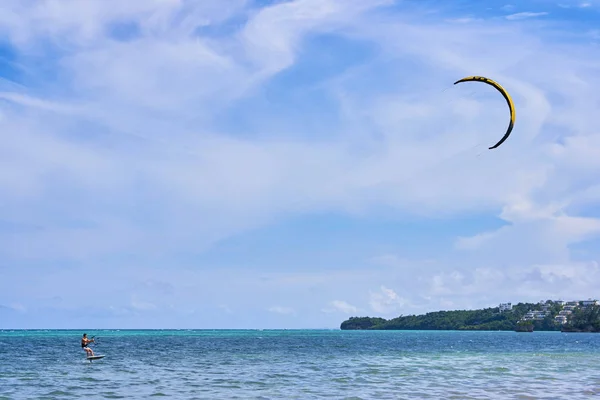 Diniwid beach je nejlepší pro kitesurfing v Boracayi — Stock fotografie