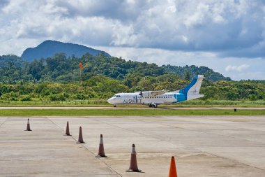 Küçük uçak El Nido, Philiippines kalktıktan için hazırdır