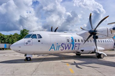 Küçük uçak kalkış için El Nido, Filipinler hazırdır