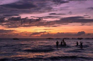 Güzel gün batımı Boracay beyaz Beach, Filipinler