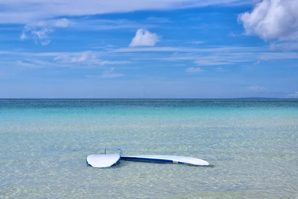 İki paddleboard okyanus üzerinde döşeme — Stok fotoğraf