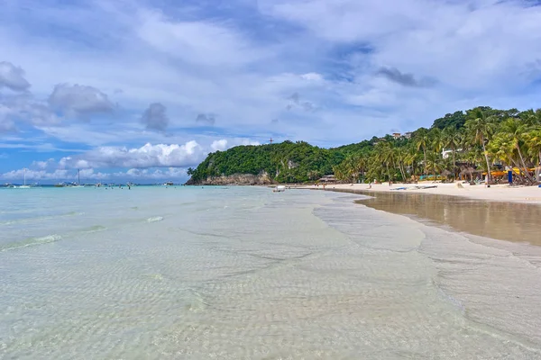 Вид на белый пляж на Боракае, Филиппины — стоковое фото