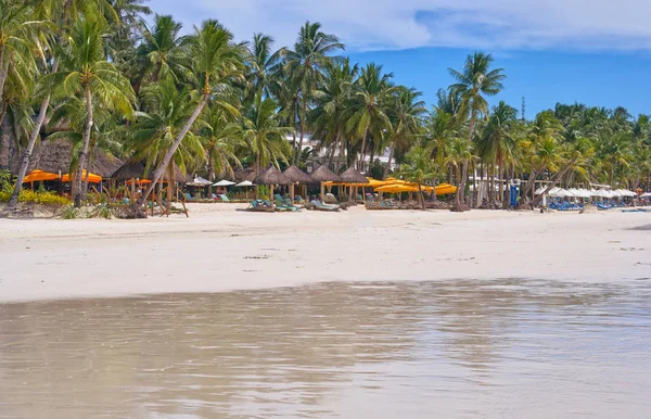 Boracay, Filipinler üzerinde beyaz plaj manzarası — Stok fotoğraf