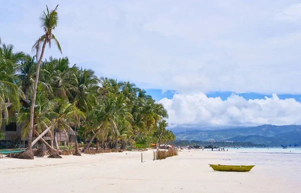 Boracay, Filipinler üzerinde beyaz plaj manzarası — Stok fotoğraf