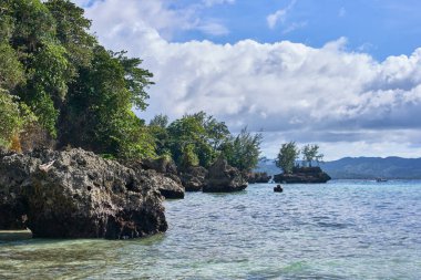Beyaz plaj Boracay, Filipinler kayalık görünümü