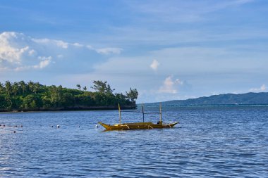 Bangka balıkçı teknesi Boracay koyunda, Filipinler