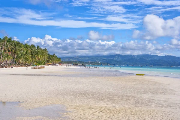 Boracay, Filipinler üzerinde beyaz plaj manzarası — Stok fotoğraf