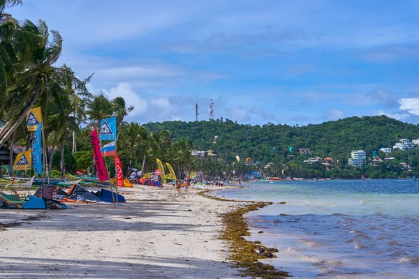 BORACAY, PHILIPPINES - NOVEMBER 18, 2017: Diniwid beach is the b — Stock Photo, Image