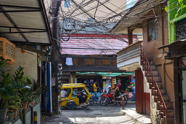 Boracay, Filipinler - 22 Kasım 2017: Sokakları ve şehir traff