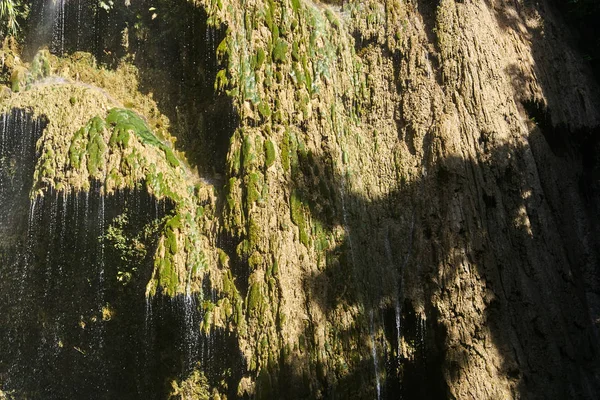 Великий каскад водоспаду в джунглях — стокове фото