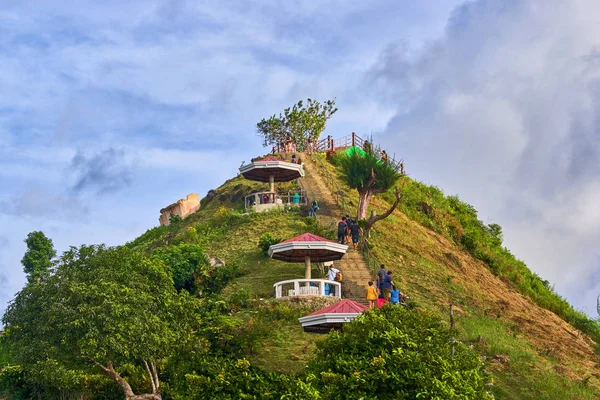 Desc obserwacji gdzie można zobaczyć słynne Chocolate Hills, Bohol — Zdjęcie stockowe