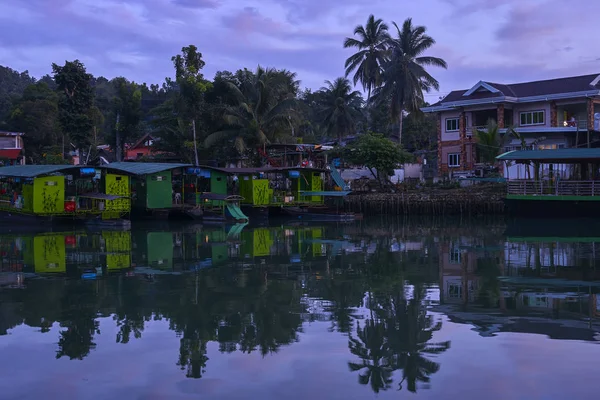 Mooie Schilderachtige Zonsondergang Uitzicht Visserij Dorp Rivier — Stockfoto