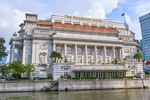 Singapur - Nobember 28, 2017: Fullerton hotel görünüm