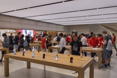 Singapur - 28 Kasım 2017: Apple store Orchard Road