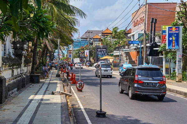 Bali, Endonezya - 6 Aralık 2017: Kuta şehir merkezi