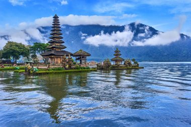 Endonezya 'nın Bali adasındaki Pura Ulun Danu Beratan tapınağı