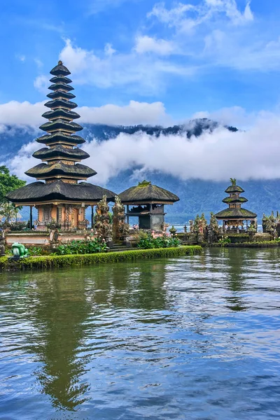 Pura Ulun Danu Beratan tempel på Bali ön, Indonesien — Stockfoto