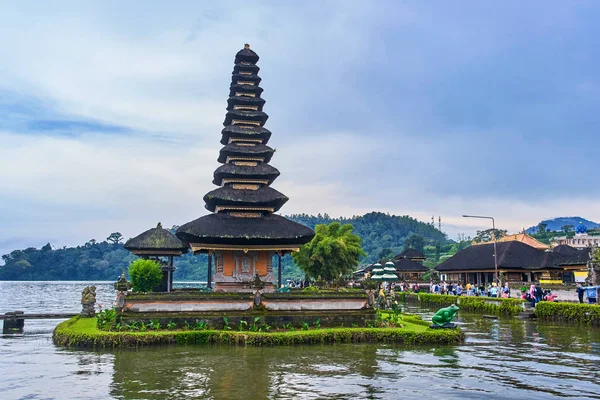 Bali Island, Indonesien-13 december, 2017: Pura Ulun Danu Berat — Stockfoto