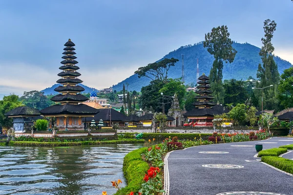 Pura Ulun Danu Beratan tempel på Bali ön, Indonesien — Stockfoto