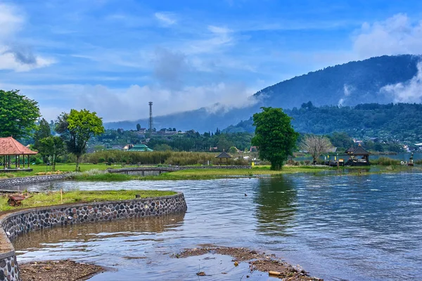 Temple Pura Ulun Danu Beratan sur l'île de Bali, Indonésie — Photo