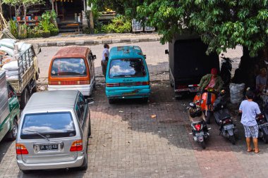 Ubud, Endonezya - 15 Aralık 2017: Şehir merkezini insanlar