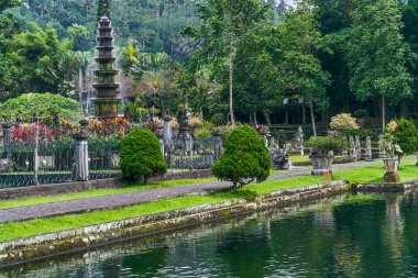 Bali adasında Tirta Gangga su sarayı, Endonezya