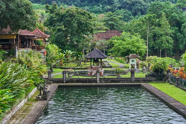 Tirta gangga wasserpalast auf bali insel, indonesien — Stockfoto