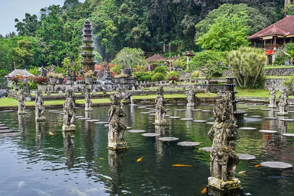 印度尼西亚巴厘岛的蒂尔塔·甘加水宫 — 图库照片