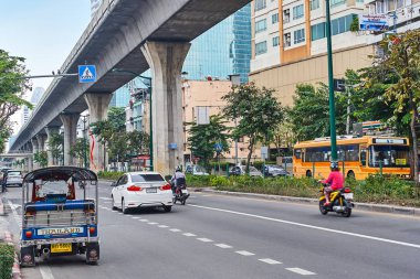 Bangkok, Tayland - 28 Aralık 2017: Karayolu No.1 Bts gökyüzü ile
