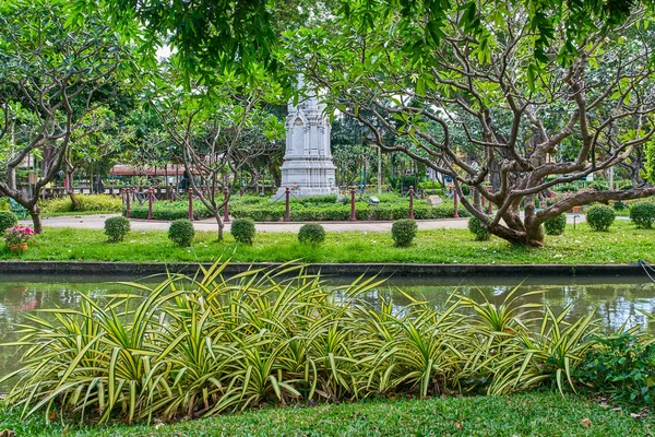 Royal monument in Suan Saranrom Park, Bangkok, Thailand — Stock Photo, Image