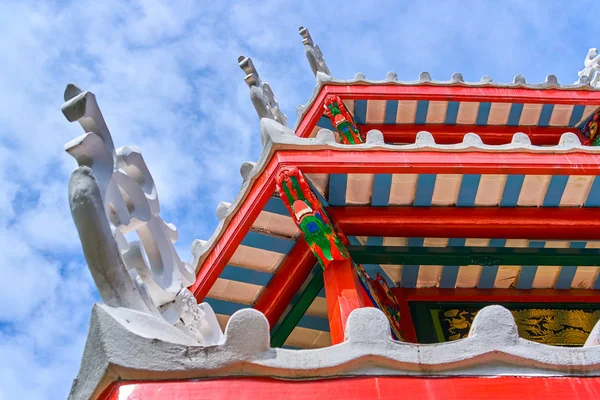 En kinesisk stil pagod tak på baksidan av den Suan Saranrom — Stockfoto