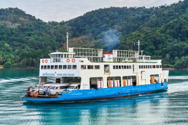 Trat, Tayland-Ocak 2, 2018: Port feribot tekne Koh Chang ı