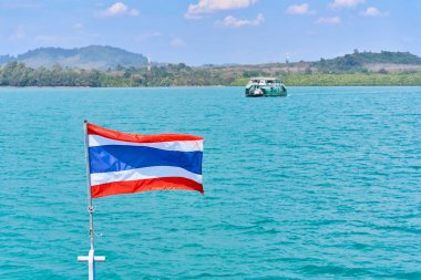 Koh Chang Adası: Trat, Tayland Tayland bayrağı ile feribot