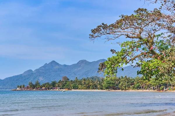 Lonely Beach view (Chapeau Ta Nam) sur l'île de Koh Chang, Thaïlande — Photo