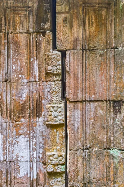 Tempio di Banteay Kdei bellissimo bassorilievo antico ad Angkor, Siem — Foto Stock