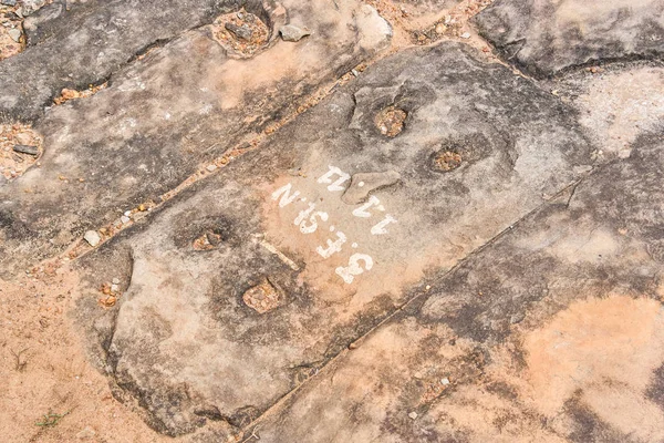Números na pedra antiga no templo de Angkor, Siem Reap, Camboja — Fotografia de Stock