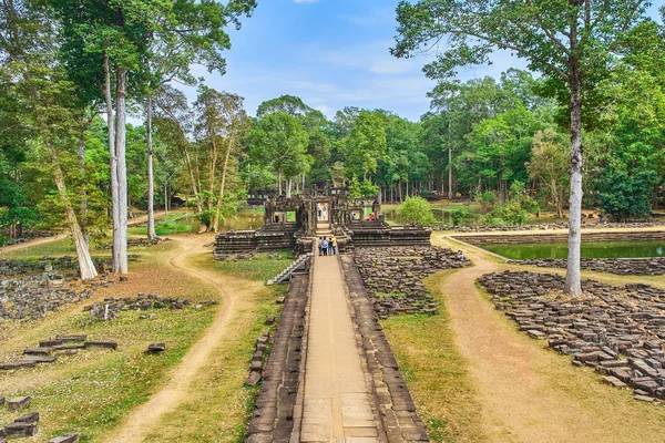 Ponte de pedra para Templo de Baphuon, Siem Reap, Camboja — Fotografia de Stock