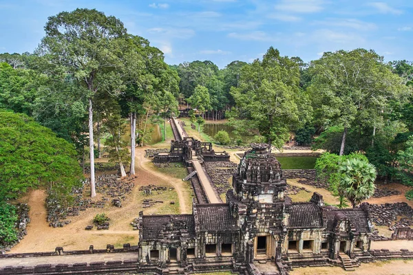 Blick von der Spitze des Baphuon Tempels, siem reap, Kambodscha — Stockfoto