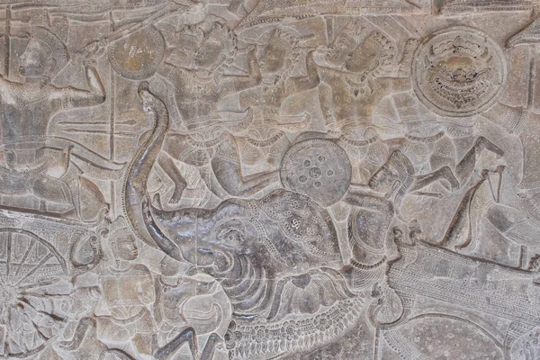 Parte antica di enorme ornamento nel tempio di Angkor Wat, Siem Reap, C — Foto Stock