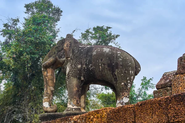 Doğu Mebon Tapınağı 'nda fil heykeli, Siem Reap, Kamboçya