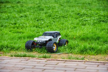 Radyo kontrollü araba hareketi